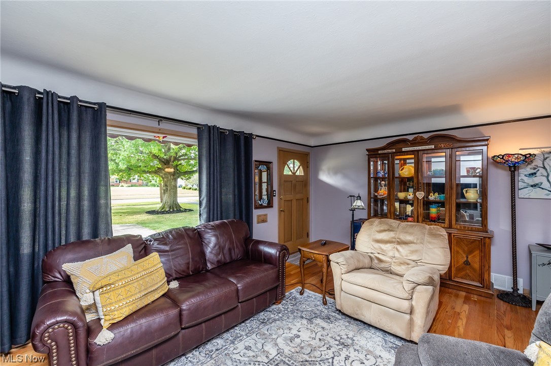 10200 Biddulph Road Cleveland, OH 44144 - Photo 6 of 34 Gallery Image 6