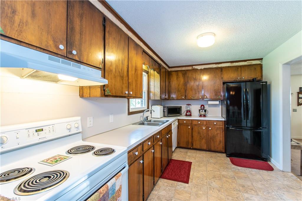 5798 Fairview Church Road Trinity, NC 27370 - Photo 5 of 26