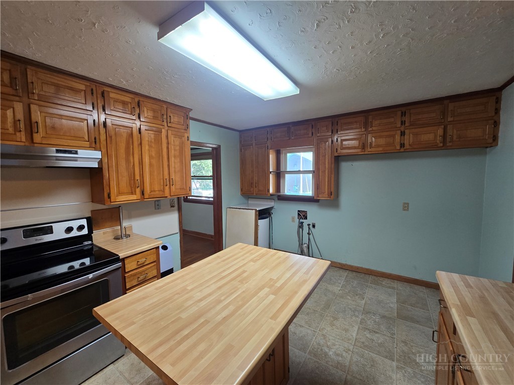 159 Hubert Street Newland, NC 28657 - Photo 13 of 40
