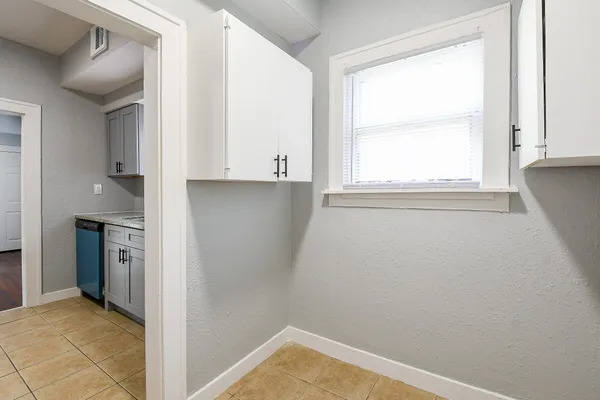 a view of empty room with window