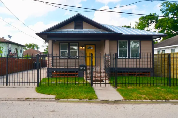 $310,000 | 1127 Hammock Street, Houston, TX 77009