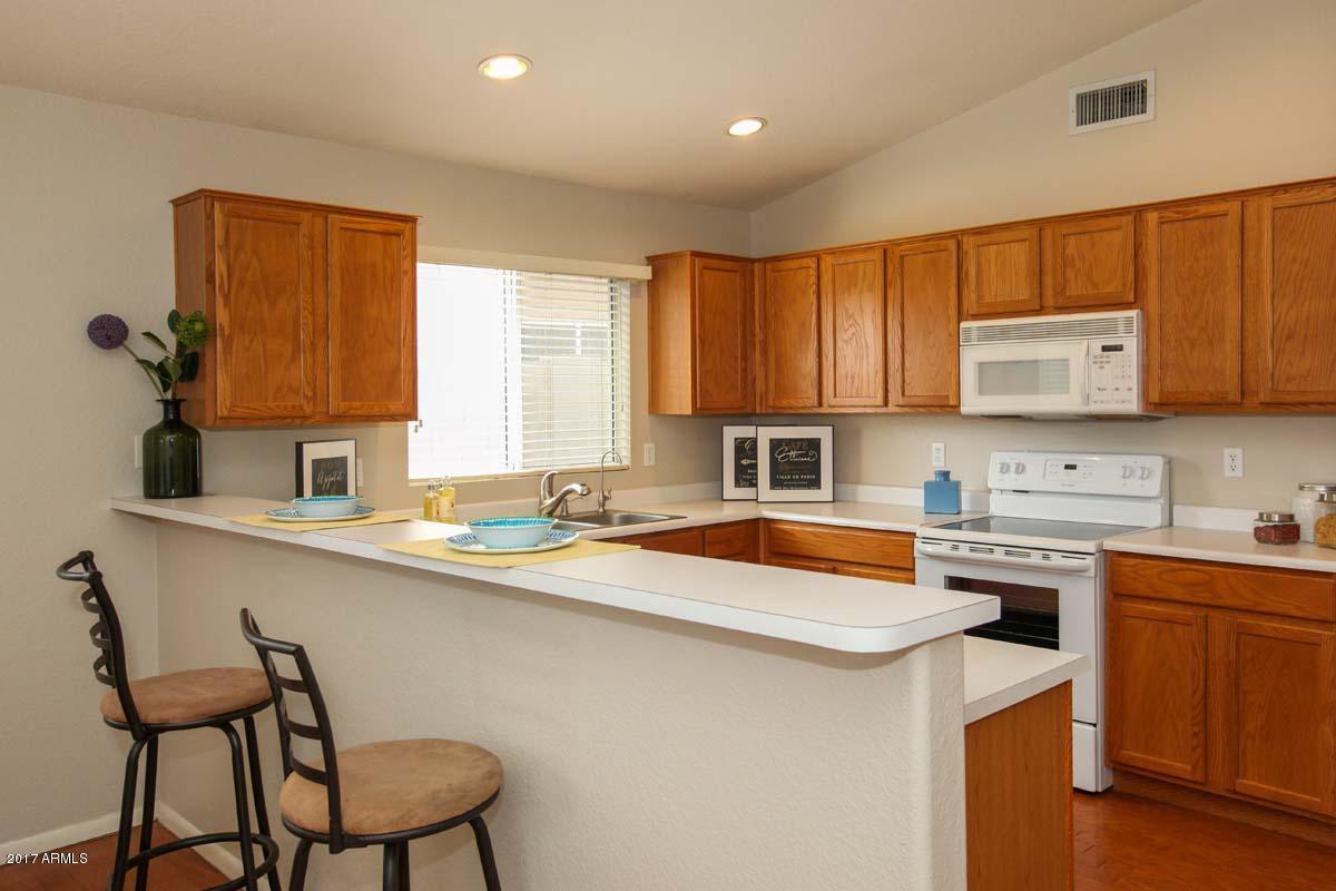 271 East Nunneley Road Gilbert, AZ 85296 - Photo 13 of 29 Kitchen2