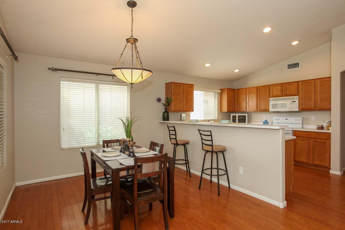 271 East Nunneley Road Gilbert, AZ 85296 - Photo 3 of 29 Dining Room