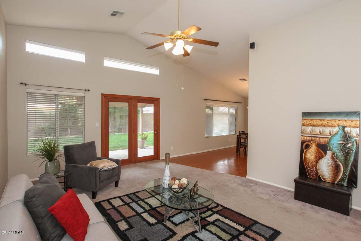 271 East Nunneley Road Gilbert, AZ 85296 - Photo 10 of 29 Great Room-Dining