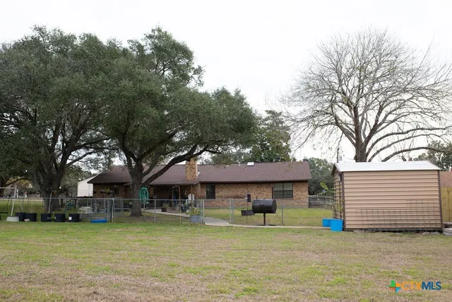 $330,000 | 904 Carroll Drive, Yoakum, TX 77995