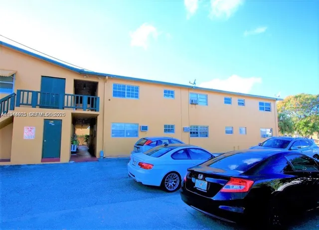 $1,550 | 1702 McKinley Street, Unit 6, Hollywood, FL 33020