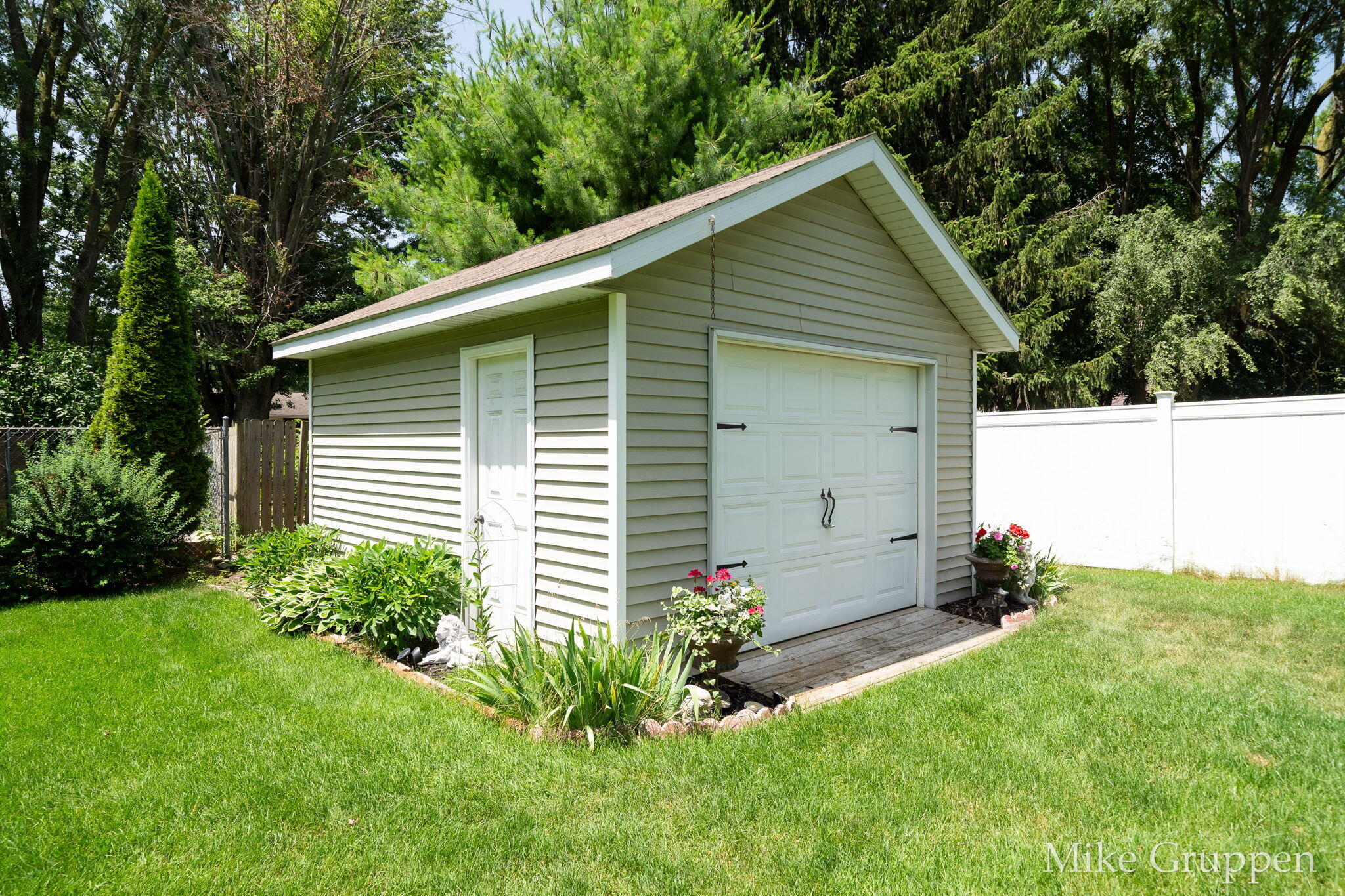 2565 Spring Court Zeeland, MI 49464 - Photo 43 of 49 43-web-or-mls-2565 Spring Court-098