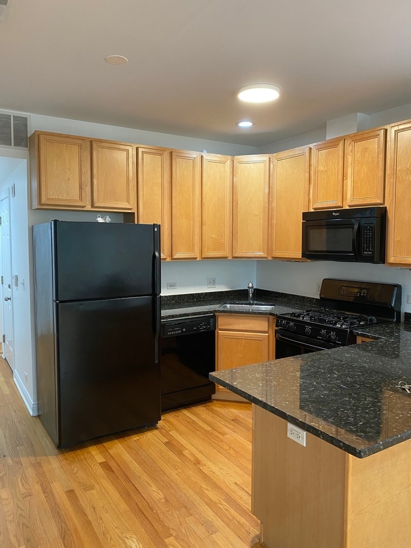 Undisclosed Address Chicago, IL 60610 - Photo 7 of 18