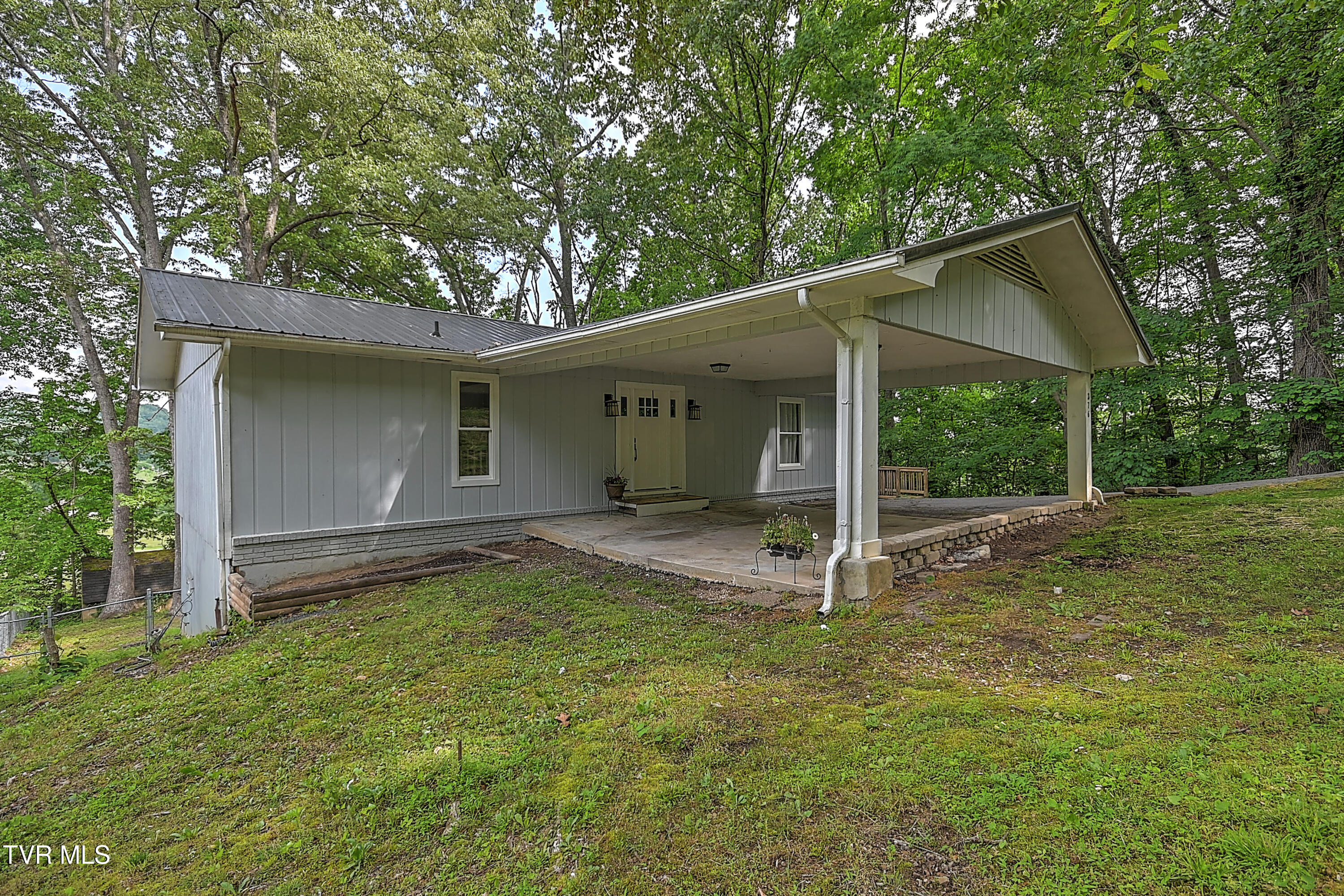 376 Highland Road Jonesborough, TN 37659 - Photo 4 of 53 376 Highland Rd exterior_Garrett-5