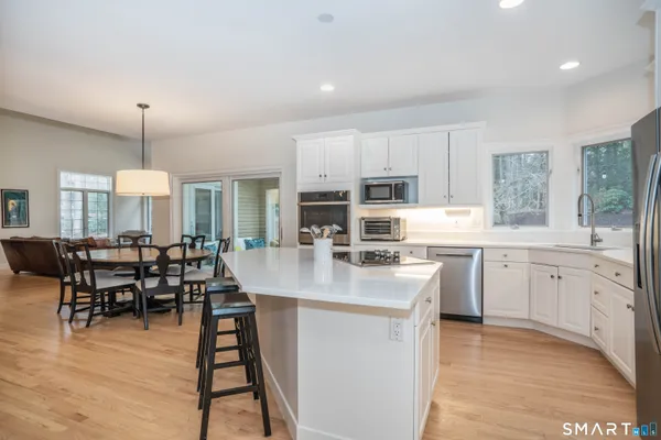 $980,000 | 17 Stillwood Chase, Simsbury, CT 06089