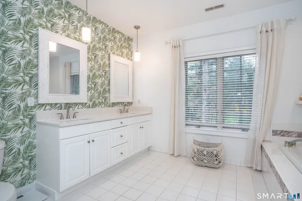 $980,000 | 17 Stillwood Chase, Simsbury, CT 06089