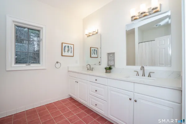 $980,000 | 17 Stillwood Chase, Simsbury, CT 06089