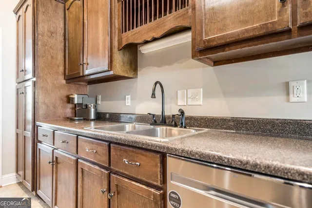 $375,000 | 403 Wiltshire Court, Warner Robins, GA 31088