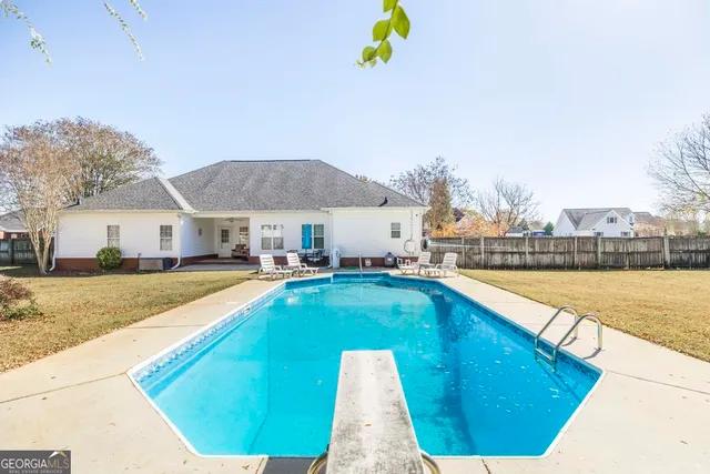 $375,000 | 403 Wiltshire Court, Warner Robins, GA 31088