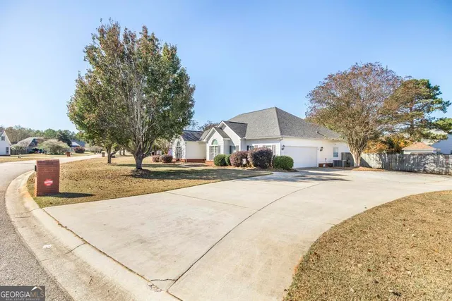 $375,000 | 403 Wiltshire Court, Warner Robins, GA 31088