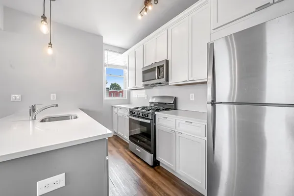 $1,800 | 91 East 21st Street, Unit 1, Bayonne, NJ 07002
