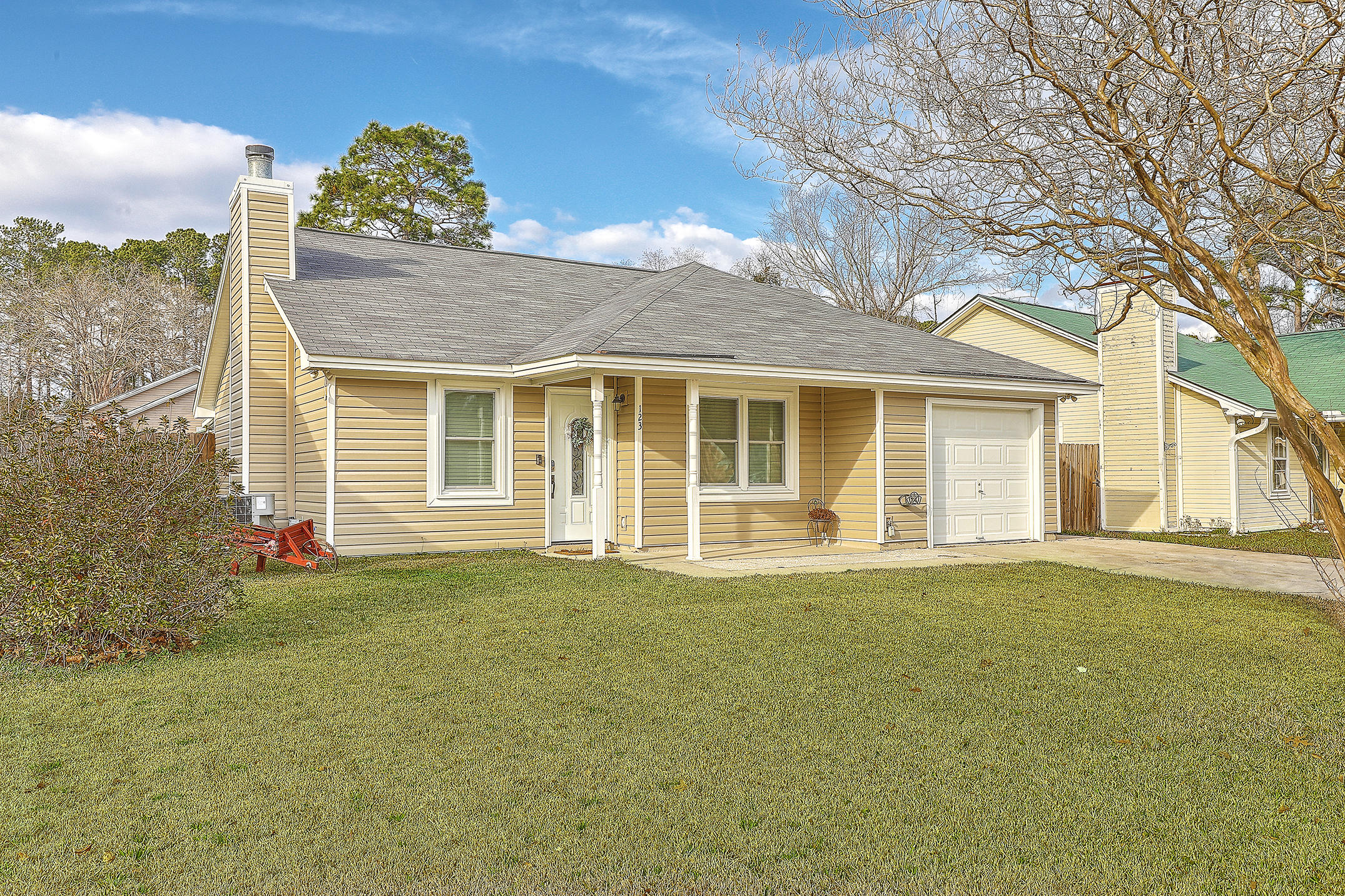 123 Manchester Road Summerville, SC 29486 - Photo 1 of 16 Front Yard