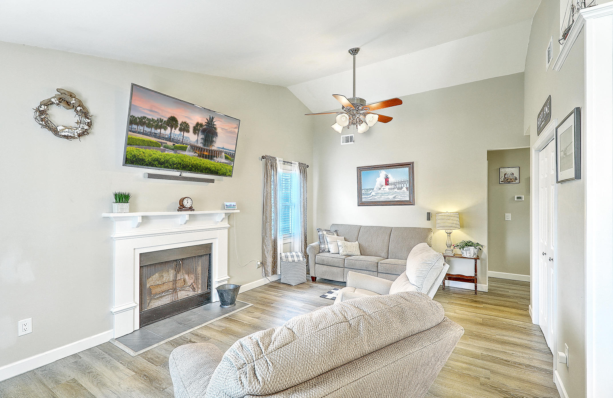 123 Manchester Road Summerville, SC 29486 - Photo 2 of 16 Living Room