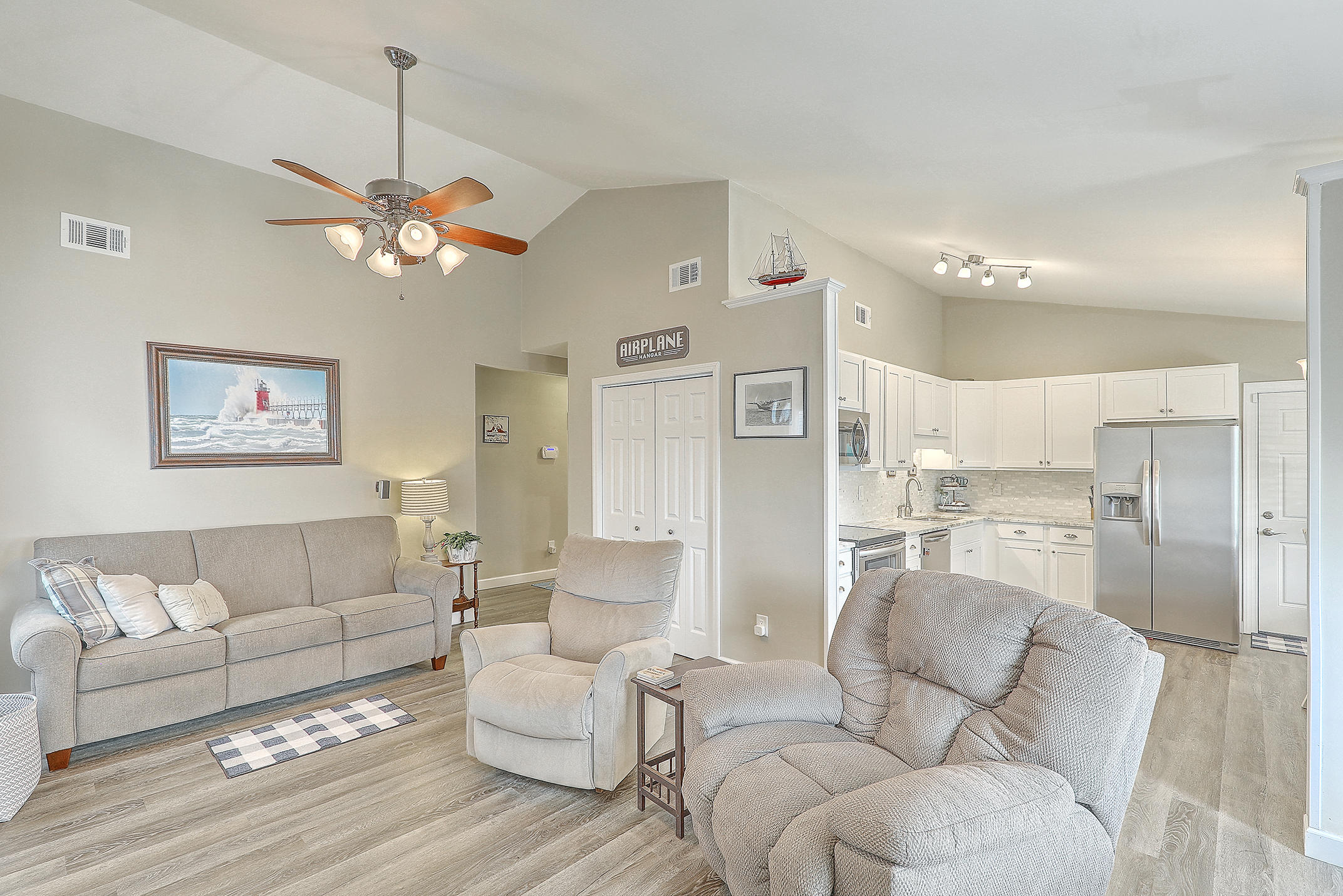 123 Manchester Road Summerville, SC 29486 - Photo 3 of 16 Living Room/Kitchen Area