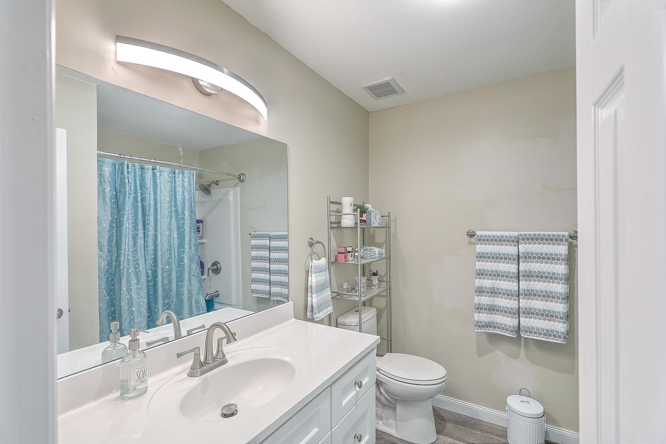 123 Manchester Road Summerville, SC 29486 - Photo 8 of 16 Bathroom