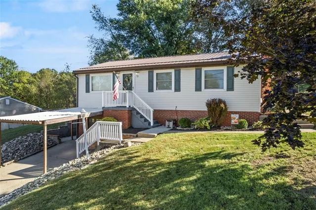 a view of house with a yard