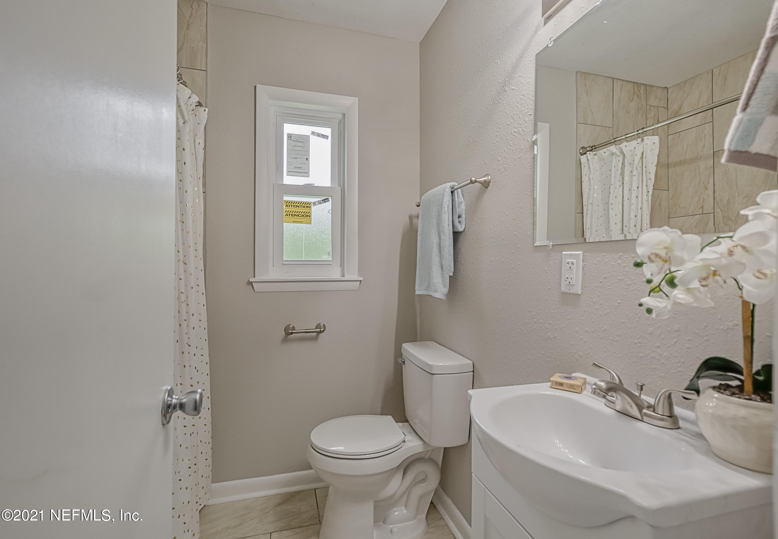 5319 Woodcrest Road Jacksonville, FL 32205 - Photo 13 of 36 Guest Bath