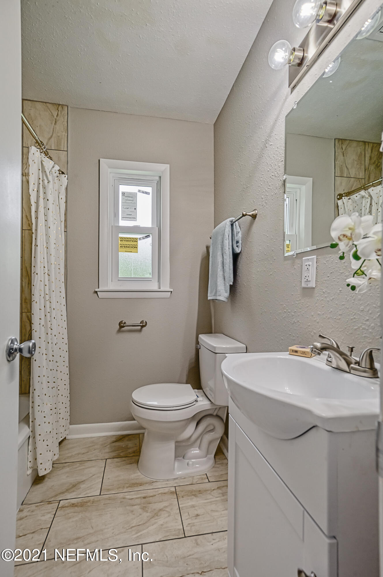 5319 Woodcrest Road Jacksonville, FL 32205 - Photo 14 of 36 Guest Bath