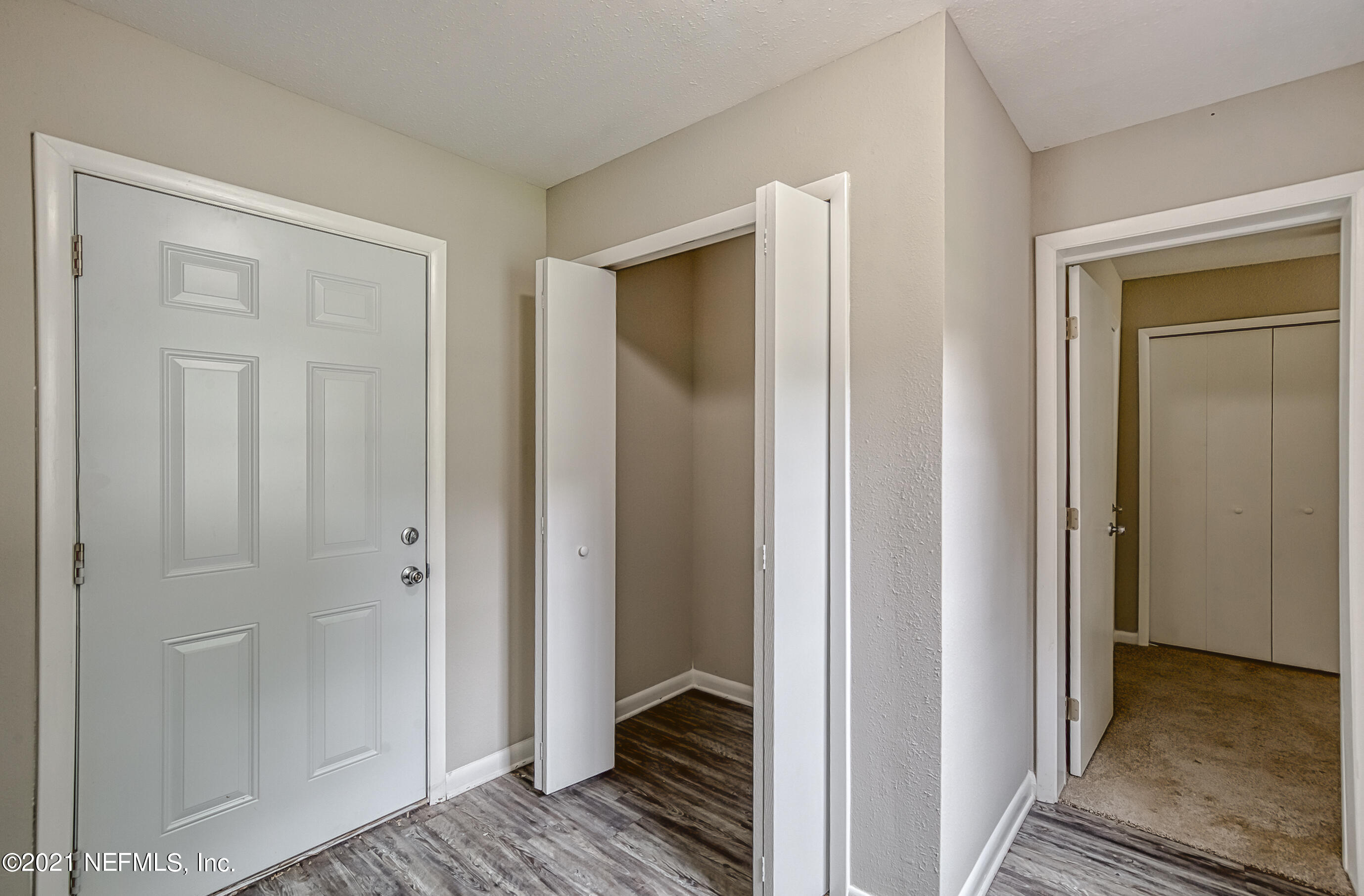 5319 Woodcrest Road Jacksonville, FL 32205 - Photo 22 of 36 Back Hallway w/Laundry