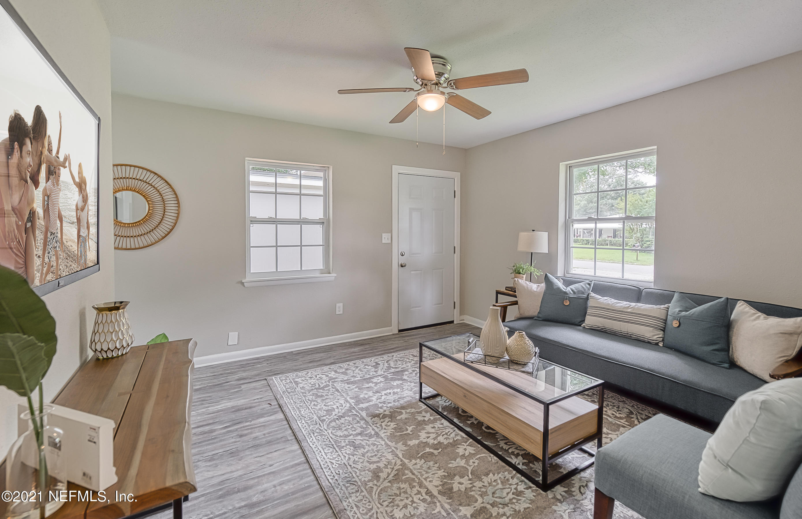 5319 Woodcrest Road Jacksonville, FL 32205 - Photo 8 of 36 Living Room
