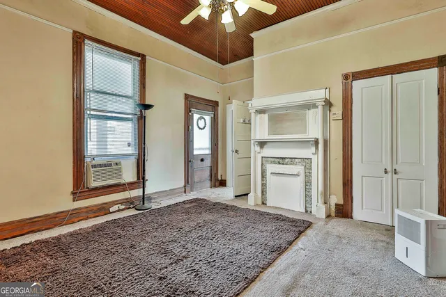 a view of entryway with a front door