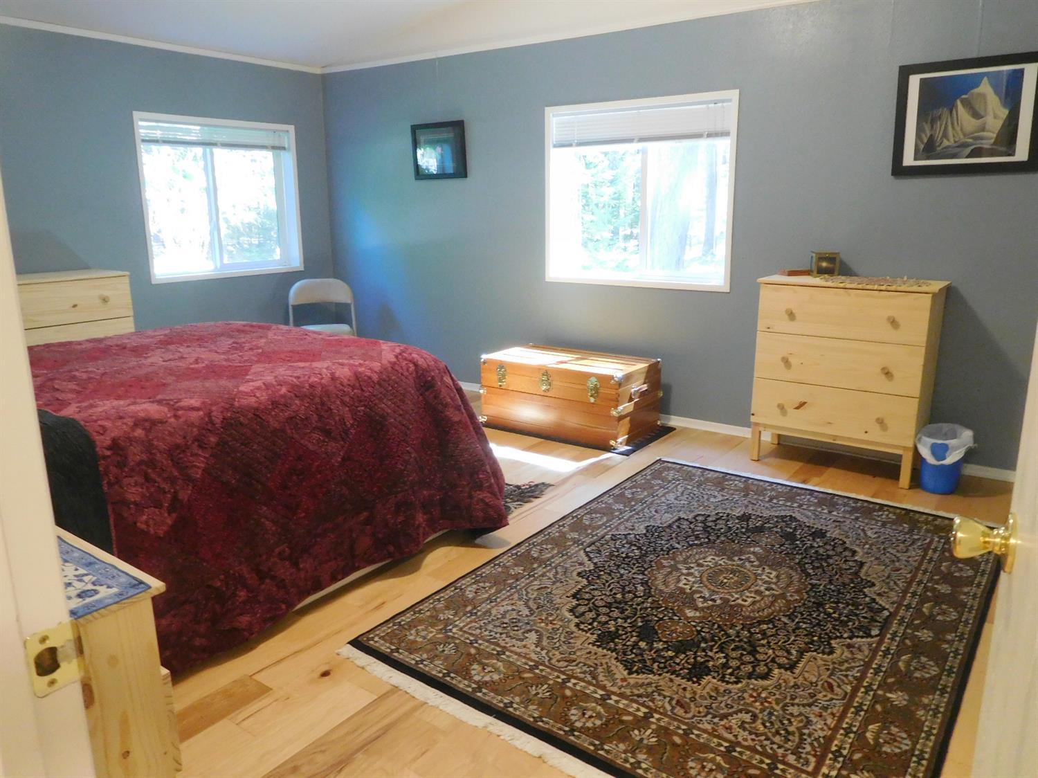 271 Kirkham Road Cave Junction, OR 97523 - Photo 11 of 33 Large master bedroom with vaulted ceilin