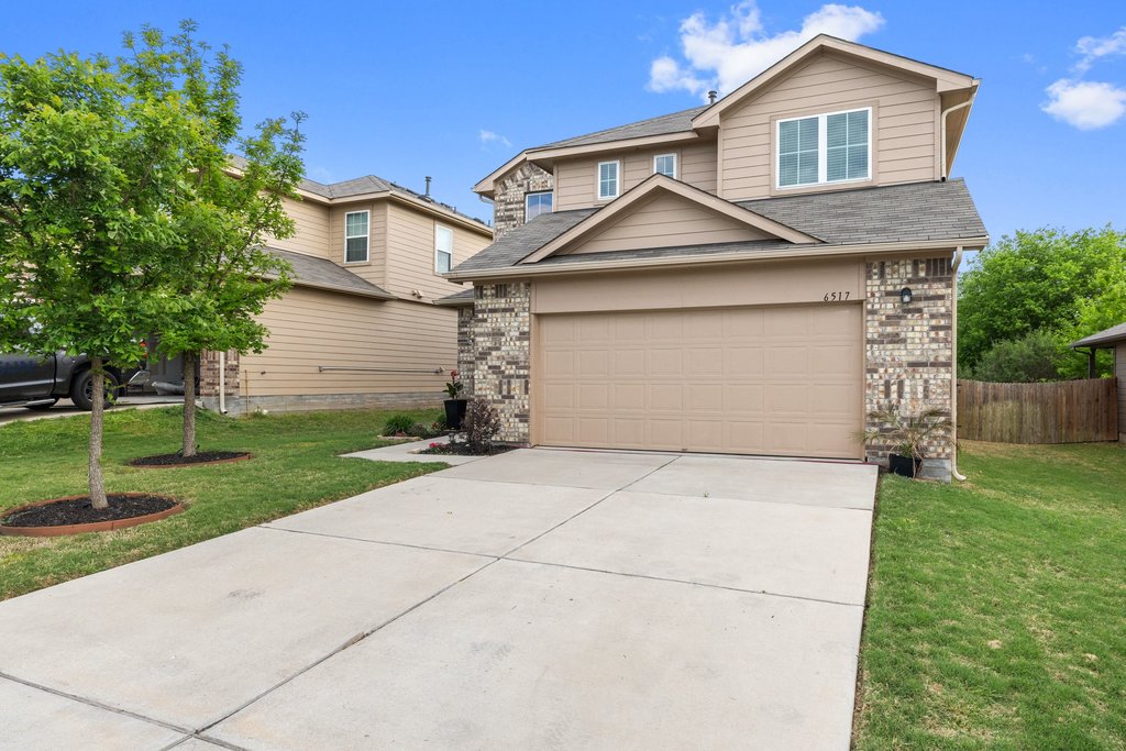 6517 Ranchito Drive Austin, TX 78744 - Photo 6 of 36 Welcoming and spacious entry with plenty of covered and uncovered parking