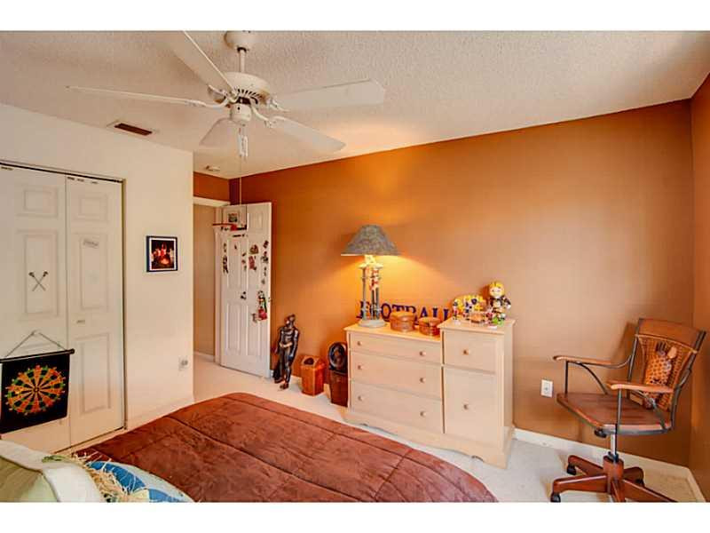 896 Jeffery Street, Unit 896 Boca Raton, FL 33487 - Photo 19 of 28 Bedroom