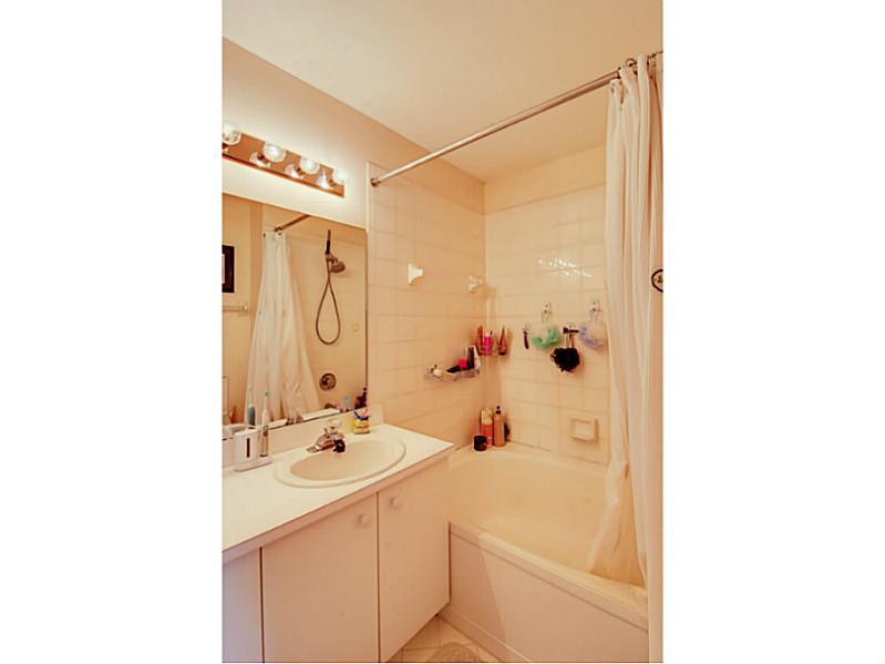896 Jeffery Street, Unit 896 Boca Raton, FL 33487 - Photo 24 of 28 Bathroom Master
