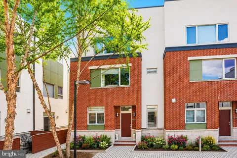 $800,000 | 800 Montrose Street, Unit A, Philadelphia, PA 19147