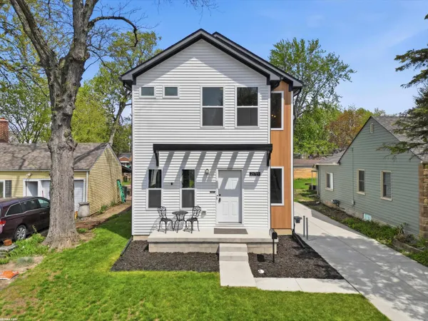 $349,900 | 21719 Elizabeth Street, St. Clair Shores, MI 48080