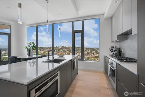 $1,835,000 | 2510 6th Avenue, Unit 2908, Seattle, WA 98121