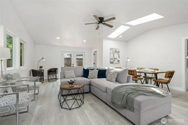 $795,000 | 2131 105th Place Southeast, Everett, WA 98208