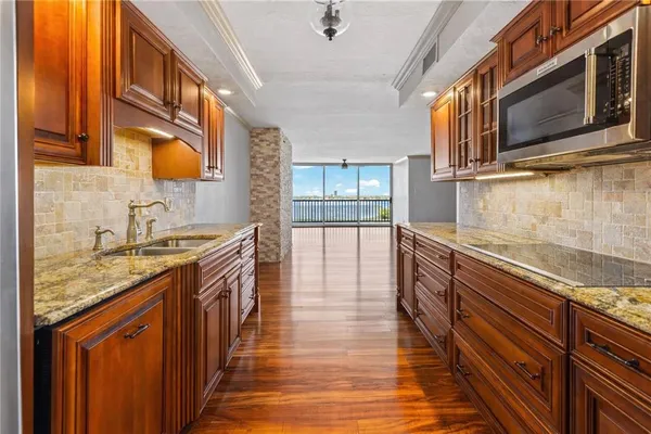 $665,000 | 435 South Gulfstream Avenue, Unit 1103, Sarasota, FL 34236