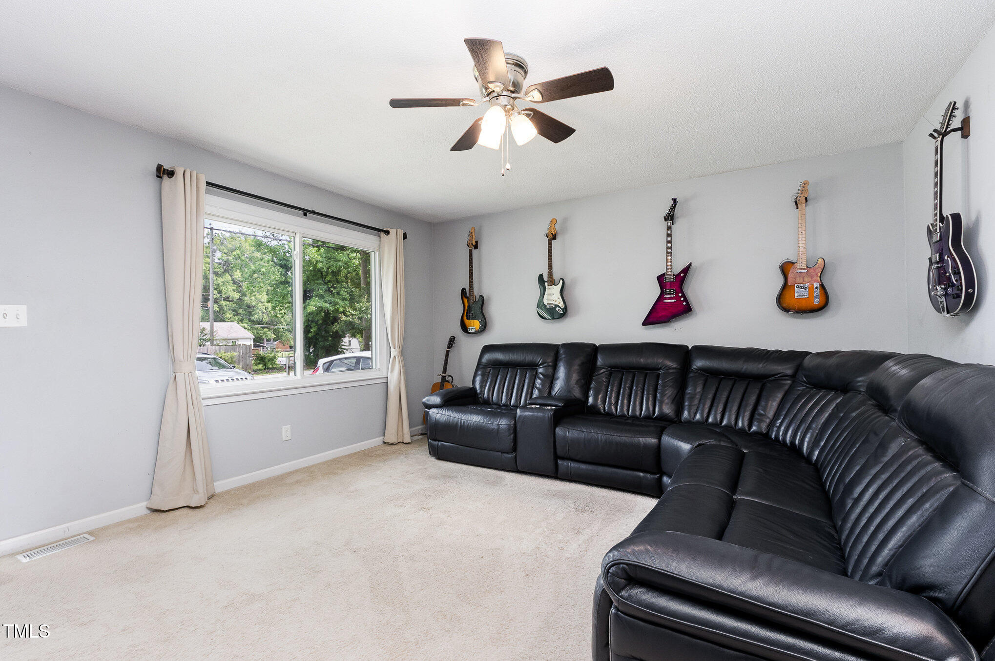 141 Weston Road Garner, NC 27529 - Photo 5 of 26 Living Room