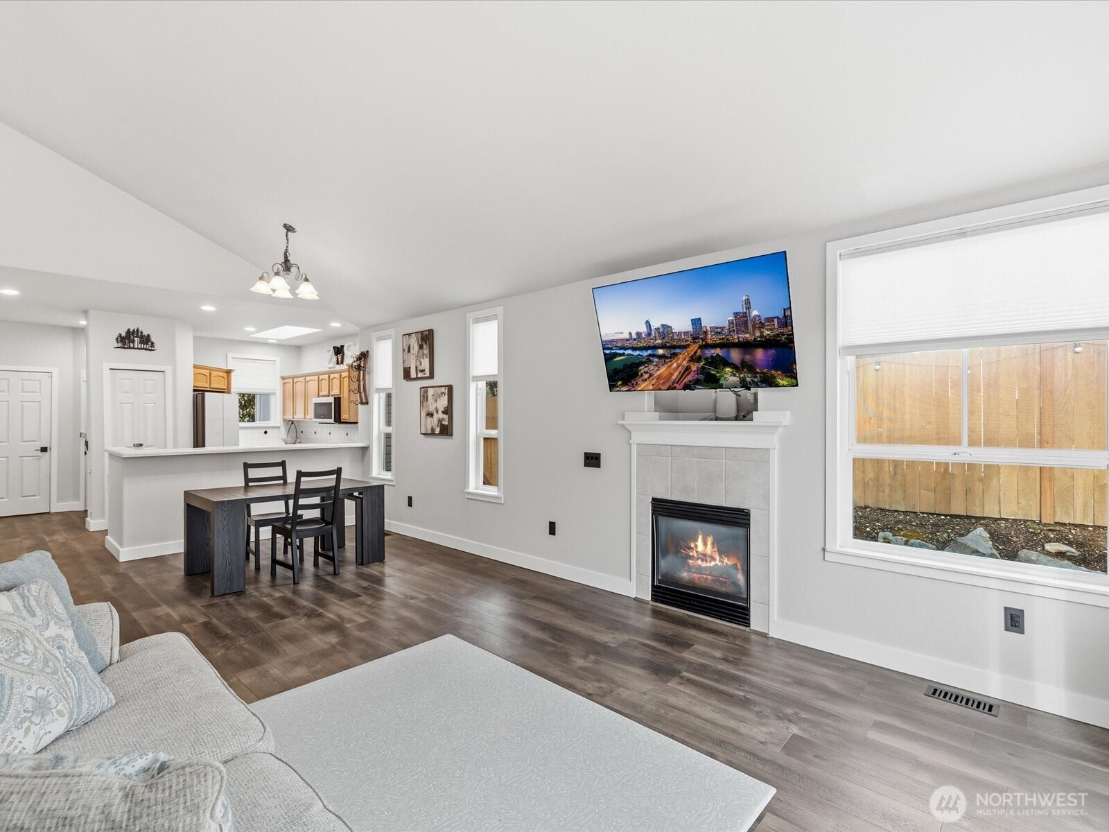 16501 48th Avenue West, Unit B Edmonds, WA 98026 - Photo 11 of 32