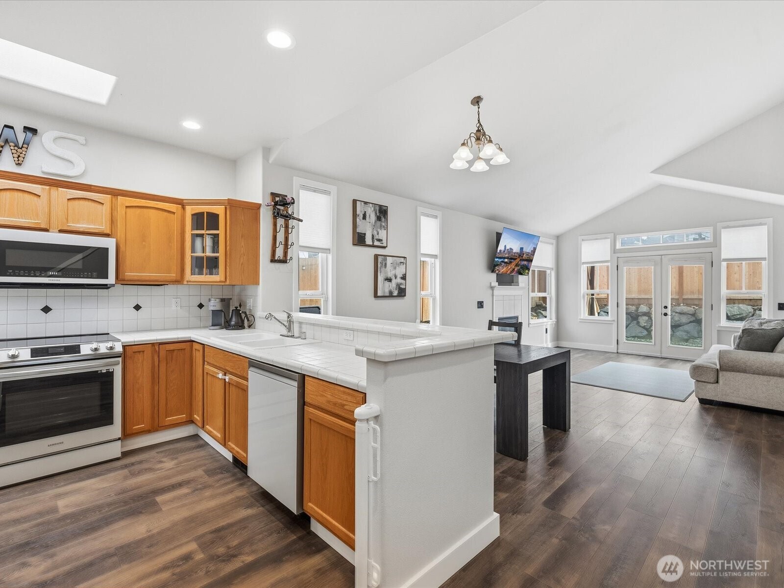 16501 48th Avenue West, Unit B Edmonds, WA 98026 - Photo 4 of 32