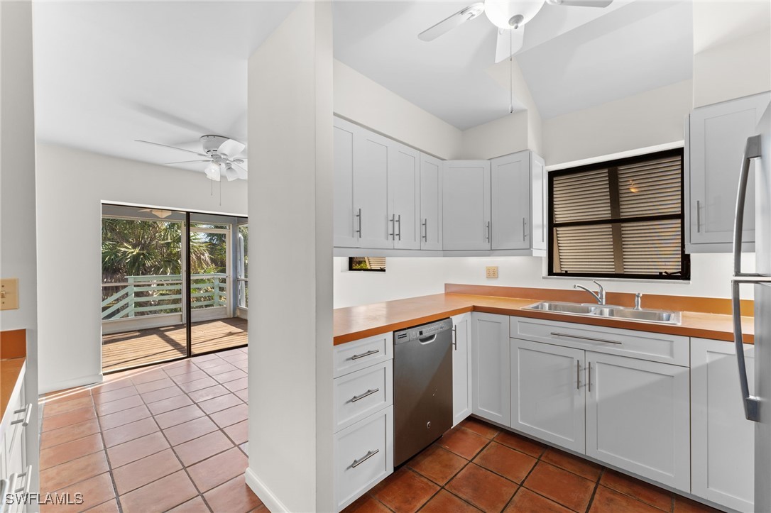 662 East Rocks Drive Sanibel, FL 33957 - Photo 11 of 39 Gallery Image 11