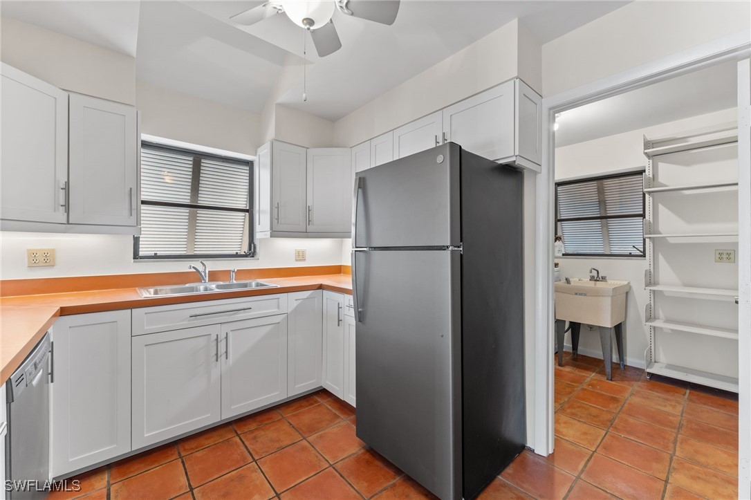 662 East Rocks Drive Sanibel, FL 33957 - Photo 9 of 39 Gallery Image 9