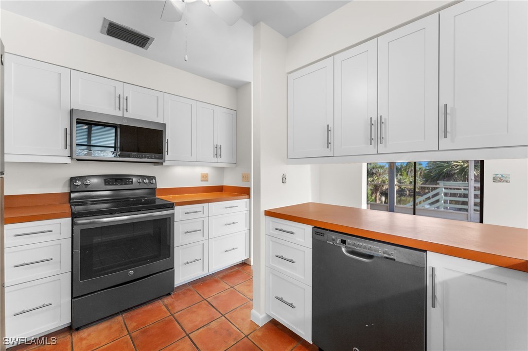 662 East Rocks Drive Sanibel, FL 33957 - Photo 10 of 39 Gallery Image 10