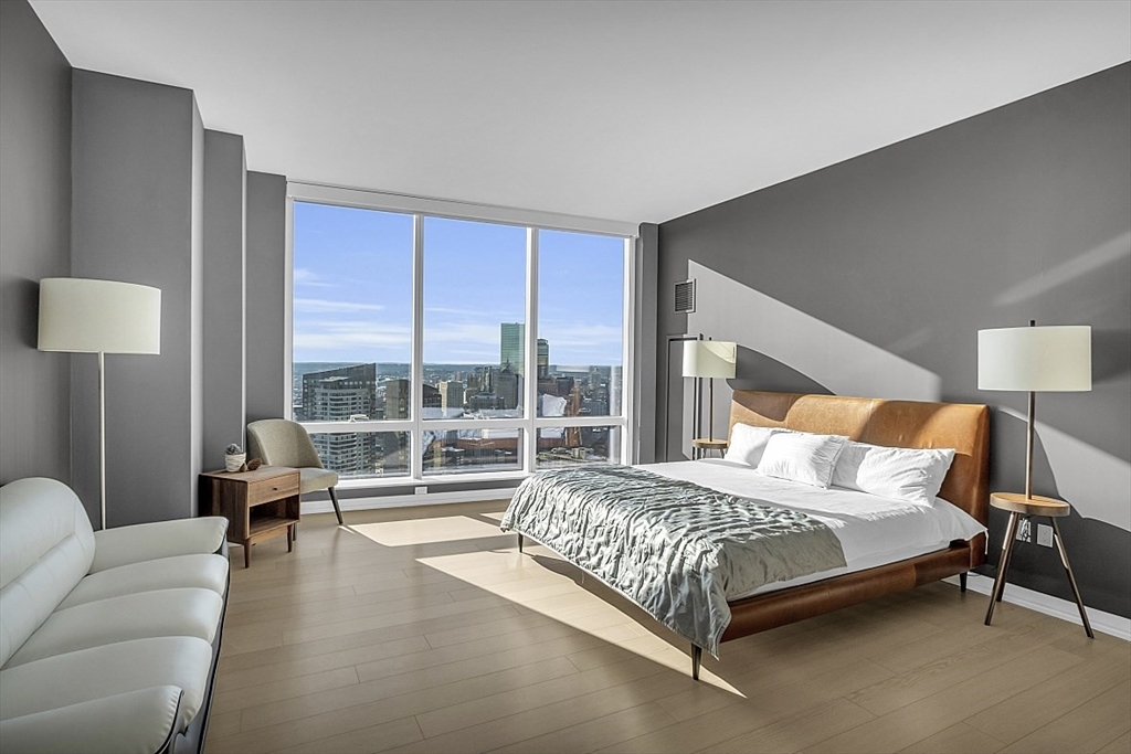 1 Franklin Street, Unit 4606 Boston, MA 02110 - Photo 15 of 38 a spacious bedroom with a bed and glass window