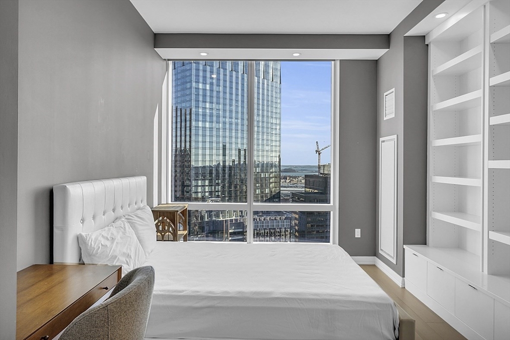1 Franklin Street, Unit 4606 Boston, MA 02110 - Photo 21 of 38 a living room with furniture and a large window