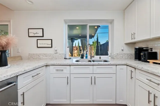 $599,000 | 834 Robles Place, Corona, CA 92882