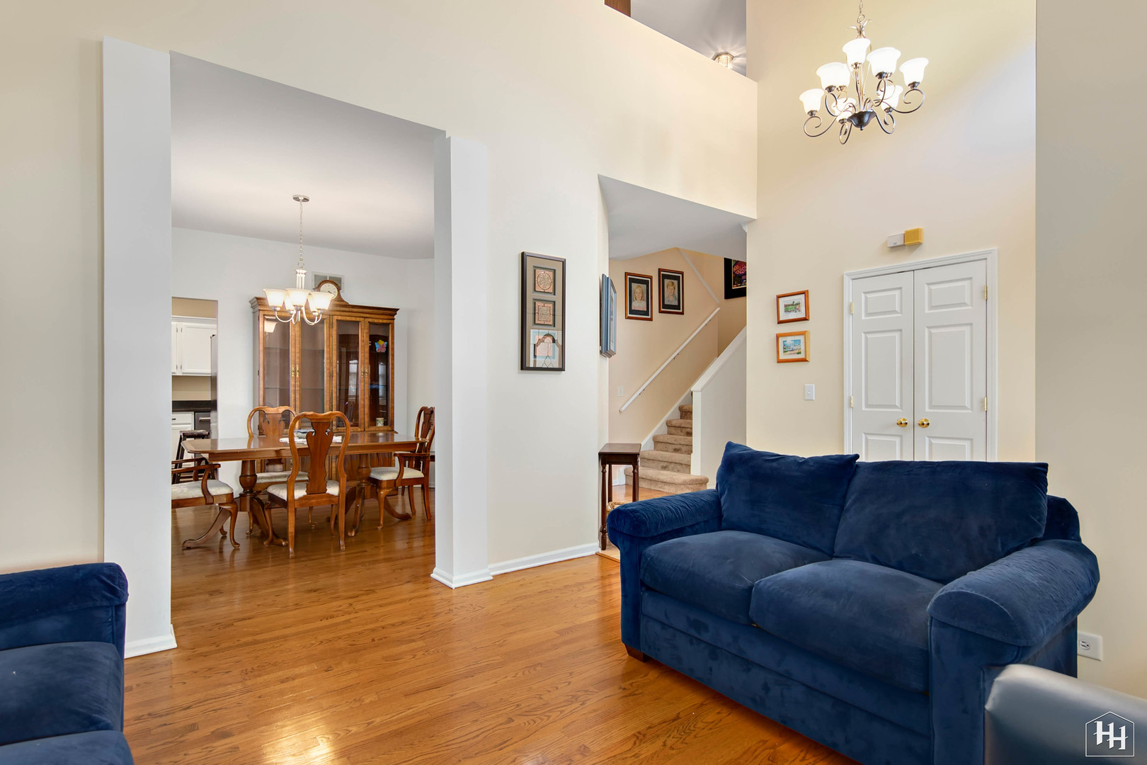 420 5th Street Wheeling, IL 60090 - Photo 11 of 34 a living room with furniture dining table and wooden floor