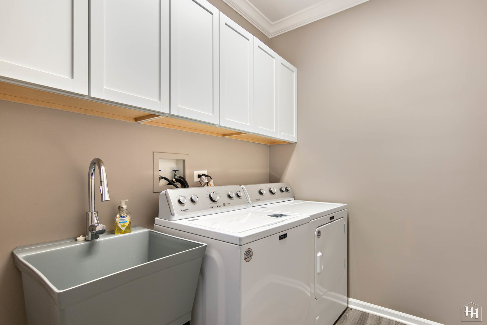 420 5th Street Wheeling, IL 60090 - Photo 16 of 34 a utility room with dryer and washer